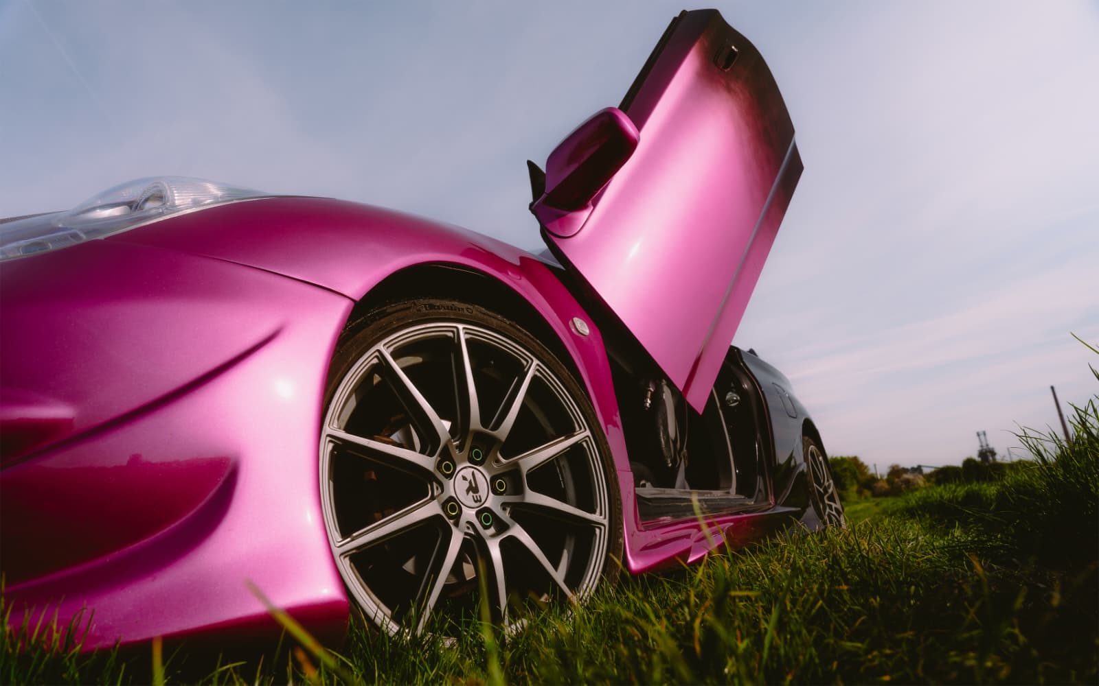 Detail Kotflügel und Felge Toyota Celica Pink — Lackqualität Nahaufnahme
