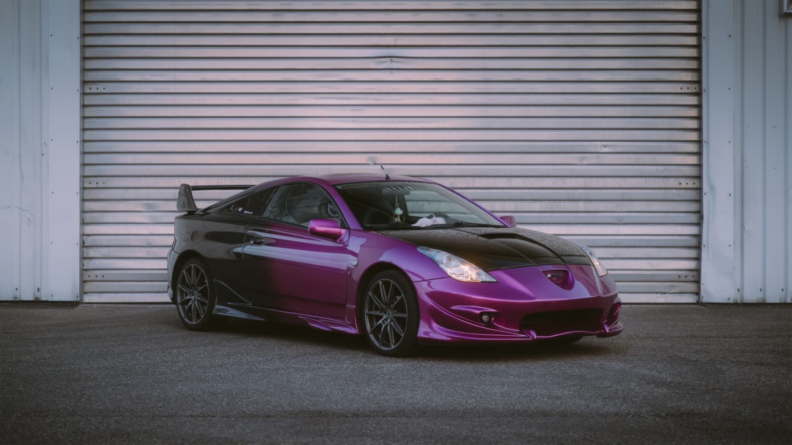 Toyota Celica Ganzlackierung in Pink-Schwarz Verlauf — Referenzprojekt Smart Repair Buschel