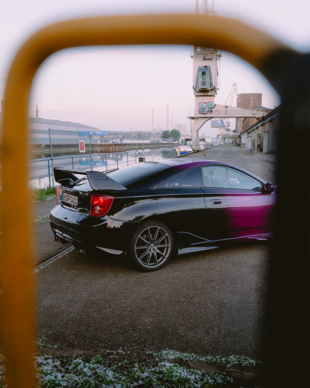 Toyota Celica Pink-Schwarz am Hafen — Showcar Lackierung