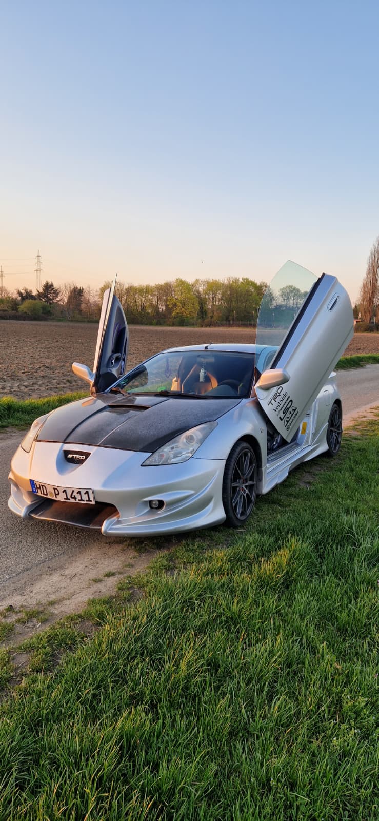 Toyota Celica Silber mit Flügeltüren — Referenzprojekt Ganzlackierung Smart Repair Buschel