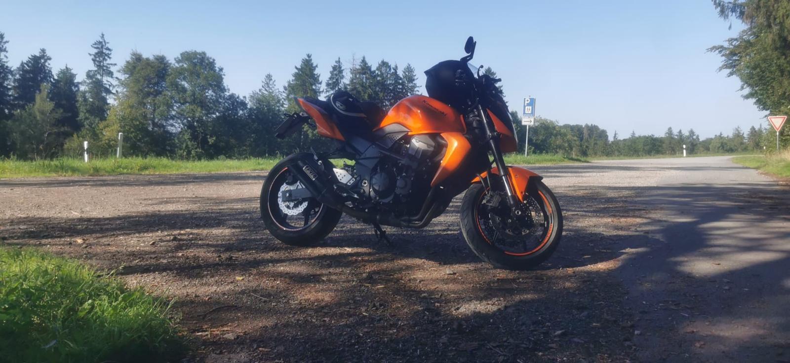 Oranges Motorrad nach Lackierung — Smart Repair Buschel